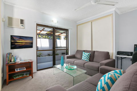 Cairns City Palms - New Castle Tourism 5