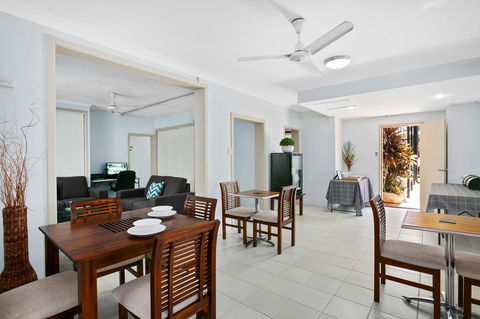 Cairns City Palms - New Castle Tourism 6