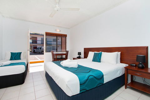 Cairns City Palms - New Castle Tourism 28