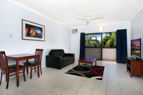 Cairns City Palms - New Castle Tourism 9