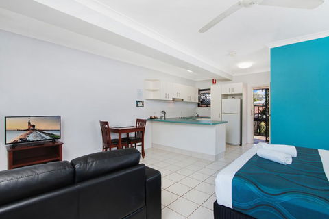 Cairns City Palms - New Castle Tourism 12