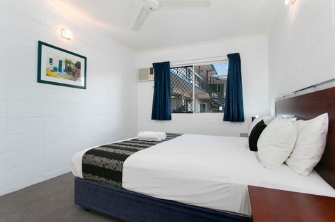 Cairns City Palms - New Castle Tourism 24