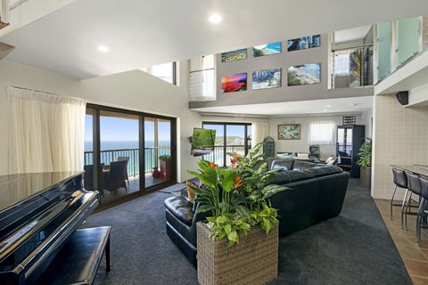 Burleigh Esplanade Apartments - Newcastle Accommodation 26