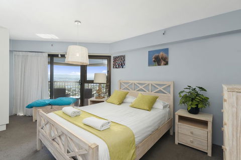 Burleigh Esplanade Apartments - Newcastle Accommodation 17
