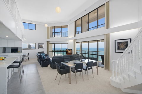 Burleigh Esplanade Apartments - Newcastle Accommodation 35