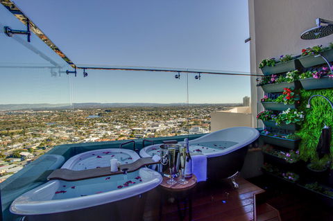 Burleigh Esplanade Apartments - Newcastle Accommodation 8