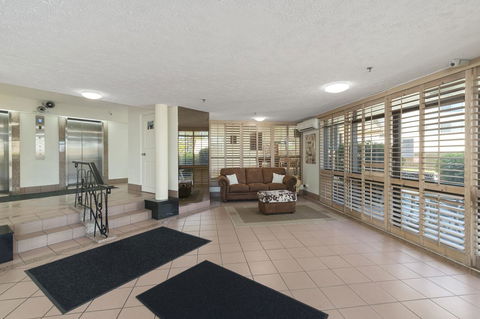 Burleigh Esplanade Apartments - Newcastle Accommodation 31