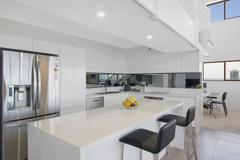 Burleigh Esplanade Apartments - Newcastle Accommodation 33