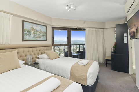 Burleigh Esplanade Apartments - Newcastle Accommodation 34