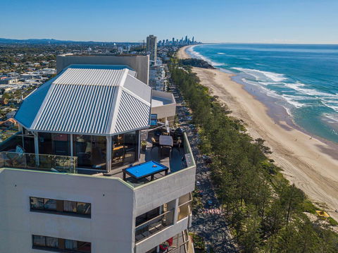 Burleigh Esplanade Apartments - Newcastle Accommodation 9