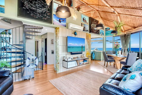 Burleigh Esplanade Apartments - Newcastle Accommodation 5