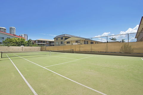 Burleigh Esplanade Apartments - Newcastle Accommodation 15