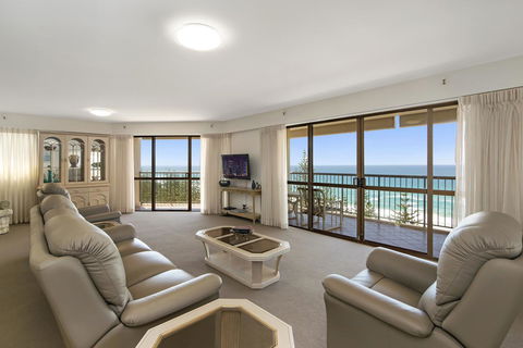 Burleigh Esplanade Apartments - Newcastle Accommodation 37