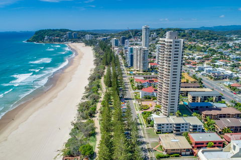 Burleigh Esplanade Apartments - Newcastle Accommodation 19