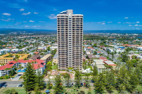 Burleigh Esplanade Apartments - Newcastle Accommodation 13