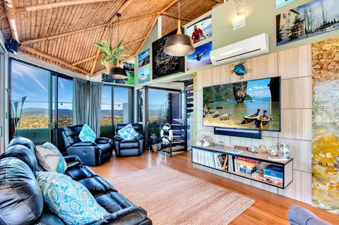 Burleigh Esplanade Apartments - Newcastle Accommodation 12