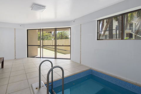 Burleigh Esplanade Apartments - Newcastle Accommodation 23