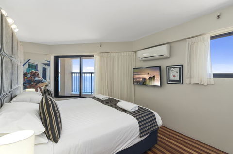 Burleigh Esplanade Apartments - Newcastle Accommodation 28