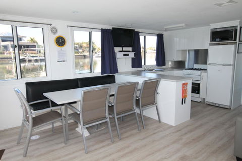 Coomera Houseboats - Newcastle Accommodation 16