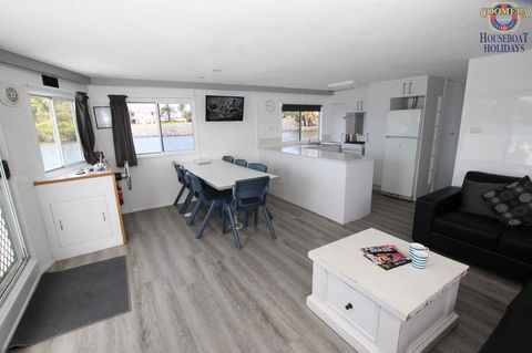 Coomera Houseboats - Newcastle Accommodation 8