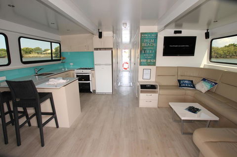 Coomera Houseboats - Newcastle Accommodation 9