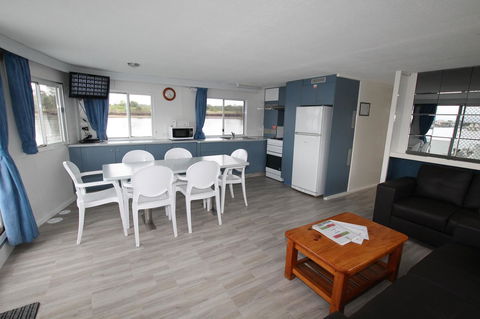 Coomera Houseboats - Newcastle Accommodation 5