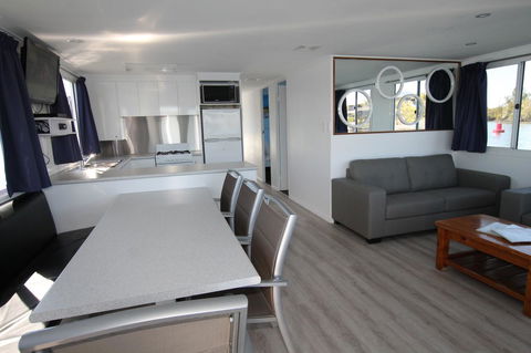 Coomera Houseboats - Newcastle Accommodation 15