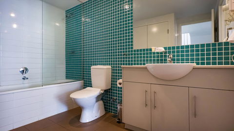 Swell Resort Burleigh Heads - Newcastle Accommodation 6