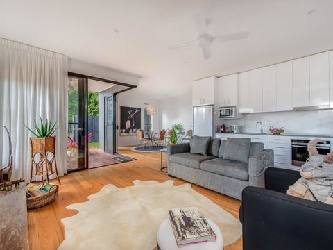 Sam's Buderim Mountain Guest House - New Castle Tourism 0