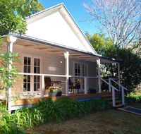 Curtis Falls Cottage - Newcastle Accommodation