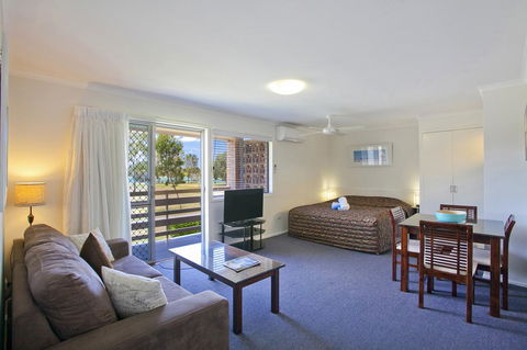 Regency Waterfront Noosa - Newcastle Accommodation 0