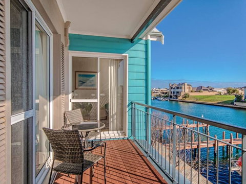 Waters Edge Apartment With Jetty - New Castle Tourism 0