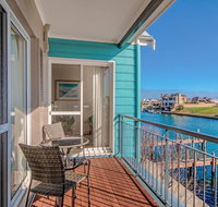 Waters Edge Apartment with Jetty - New Castle Tourism