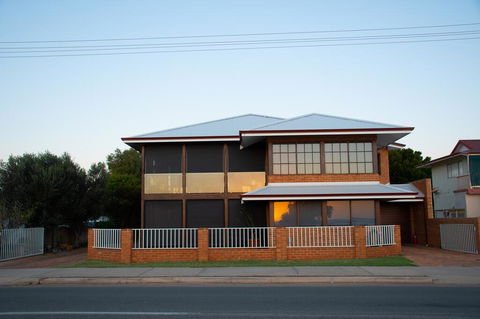 Waterside House Kalbarri - New Castle Tourism 0