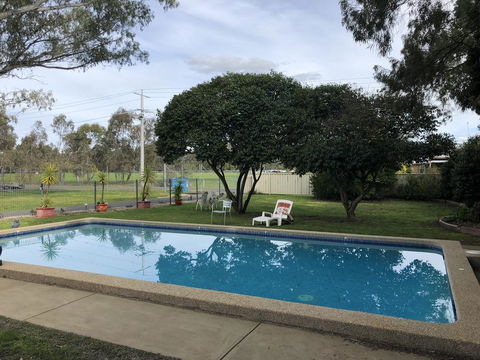 Wattle Motel - New Castle Tourism 1