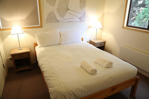 Whispering Pines 1 - Newcastle Accommodation 3