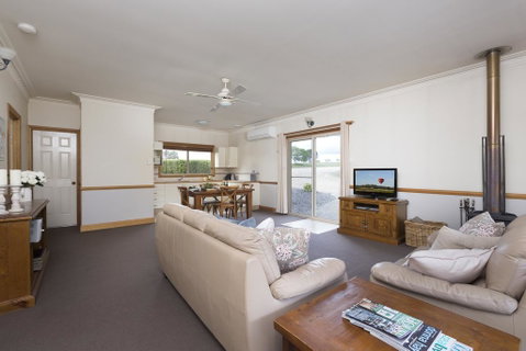 Windsors Edge Cottage Pokolbin - Newcastle Accommodation 3