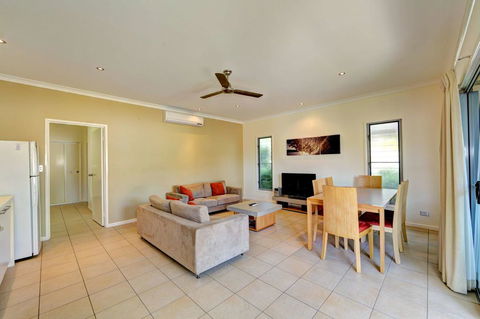 Woodgate Beach Houses - New Castle Tourism 1