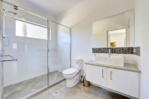 Woodgate Beach Houses - New Castle Tourism 3
