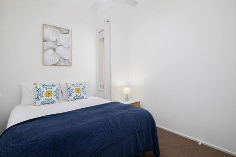 \'Sandy Shores\' A Spacious Newcastle Beach Escape - New Castle Tourism 4