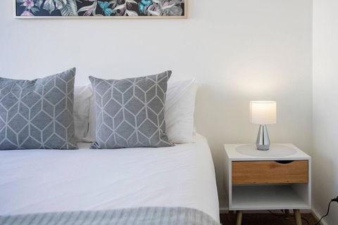 \'Sandy Shores\' A Spacious Newcastle Beach Escape - New Castle Tourism 3