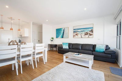 \'Sandy Shores\' A Spacious Newcastle Beach Escape