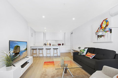 Heart Of St Kilda  Infinity Pool+Parking+WIFI - Newcastle Accommodation 2