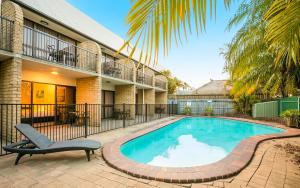 Nightcap At Kawana Waters Hotel - New Castle Tourism 3