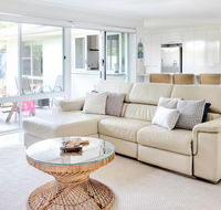 Relax at Bokarina Beach House Walk to Beach Relax by the pool - New Castle Tourism