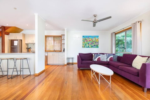 A Beach House - Newcastle Accommodation 2