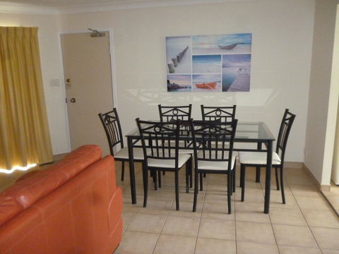 Le Lavandou Holiday Apartments - New Castle Tourism 5