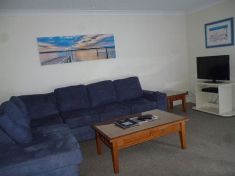 Le Lavandou Holiday Apartments - New Castle Tourism 7