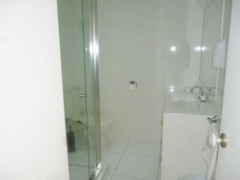 Le Lavandou Holiday Apartments - New Castle Tourism 3