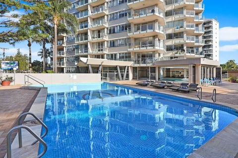 Pacific Regis Beachfront Holiday Apartments - Newcastle Accommodation 3